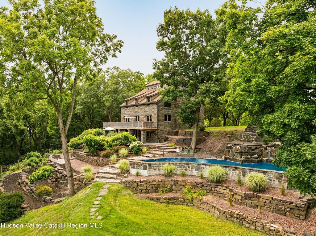 567 4 Mile Point Road, Athens
