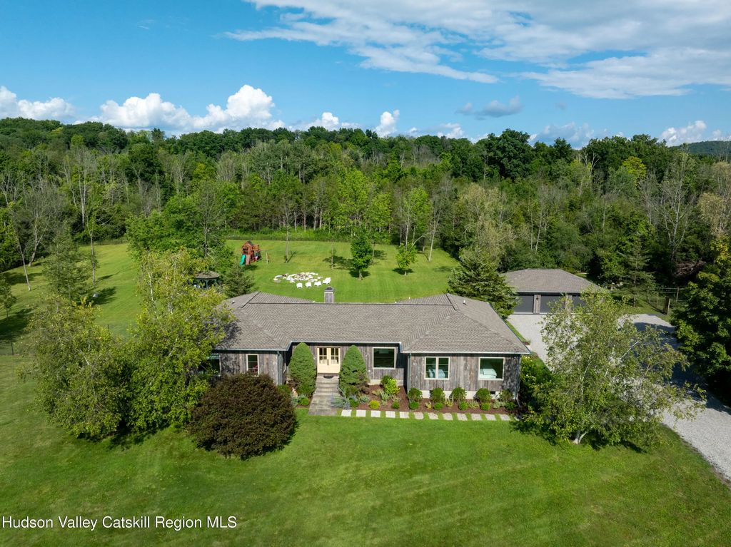 382 Leedsville Road, Amenia