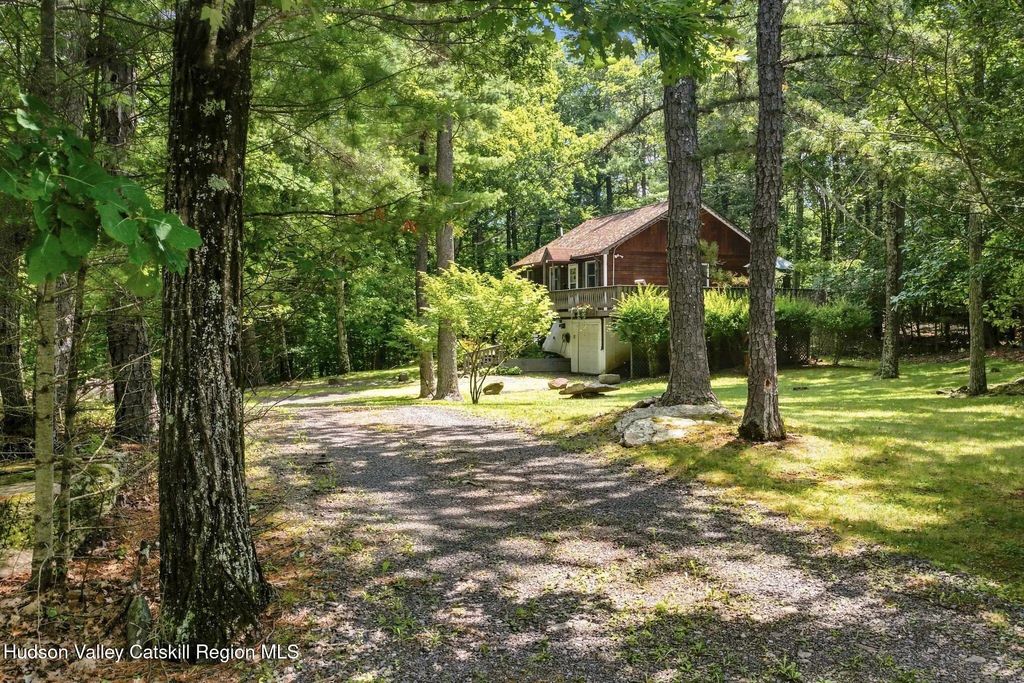 321 Winter Clove Road, Round Top