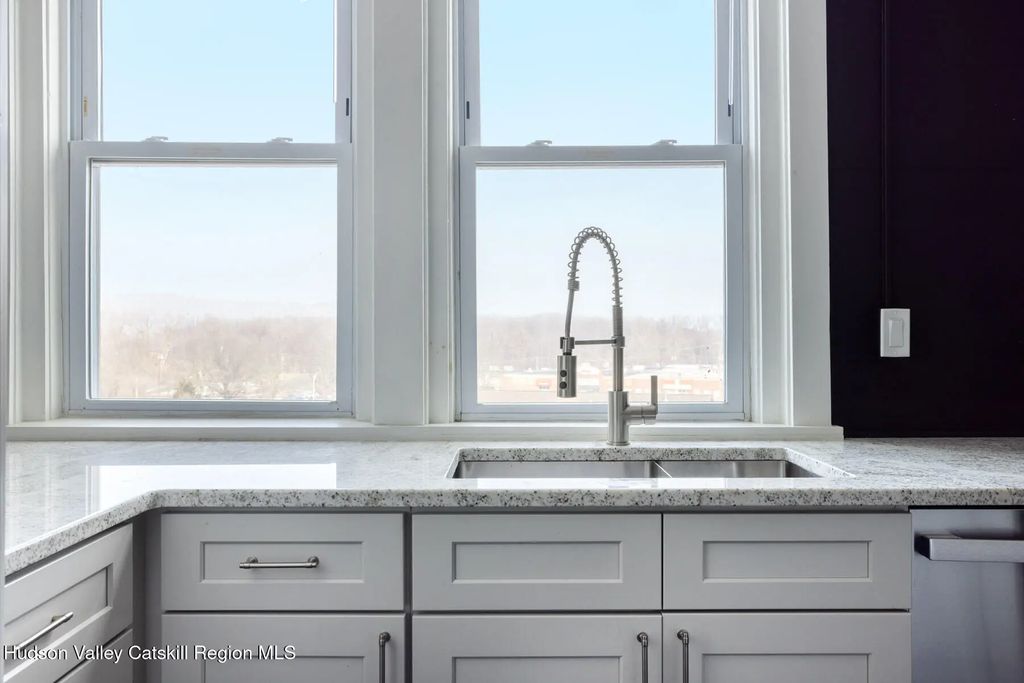 47 N Front Street 3f, Kingston