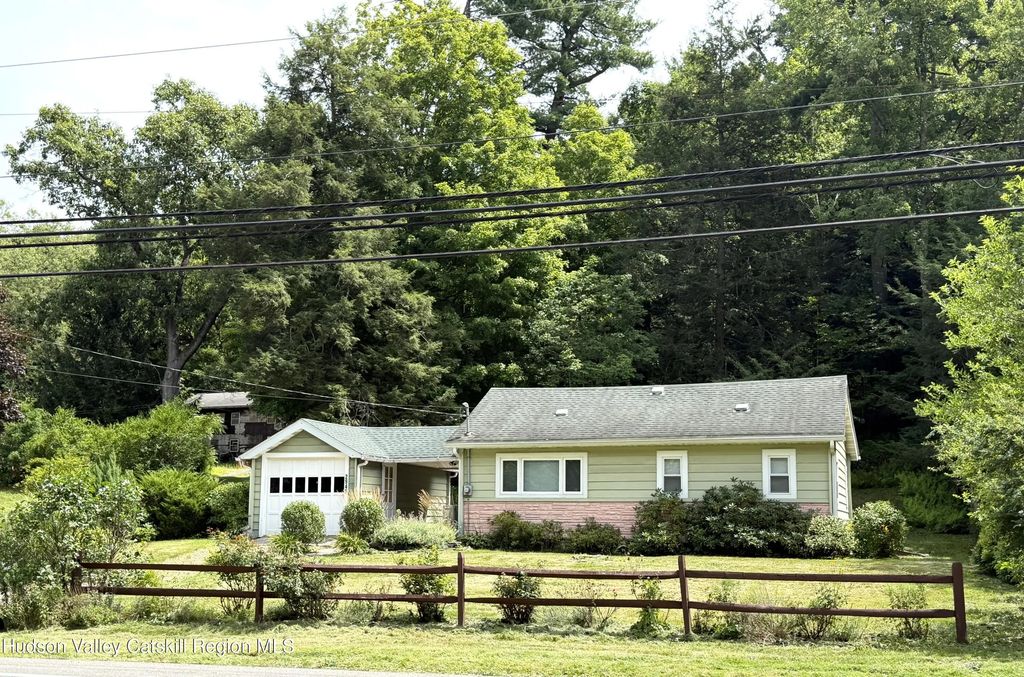 2946 New York 32, Kingston
