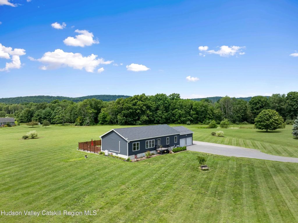 95 Roeliff Meadows, Copake