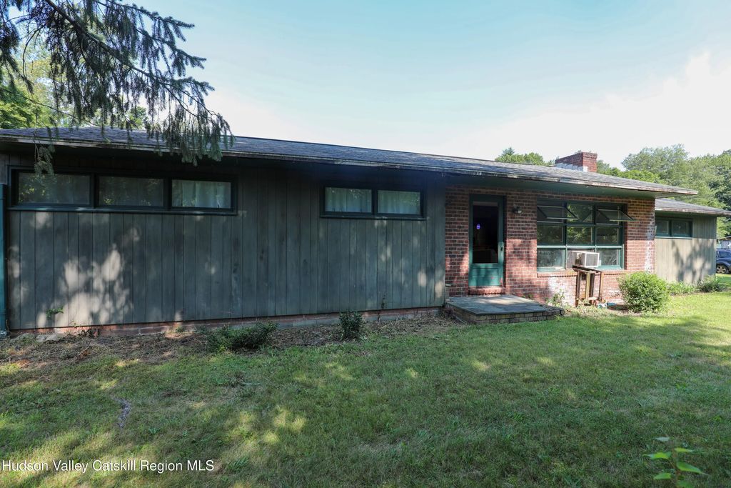 203 Maple Lane, Hurley