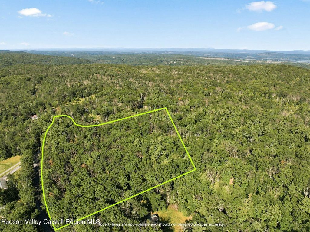 8 White Owl Road, Catskill