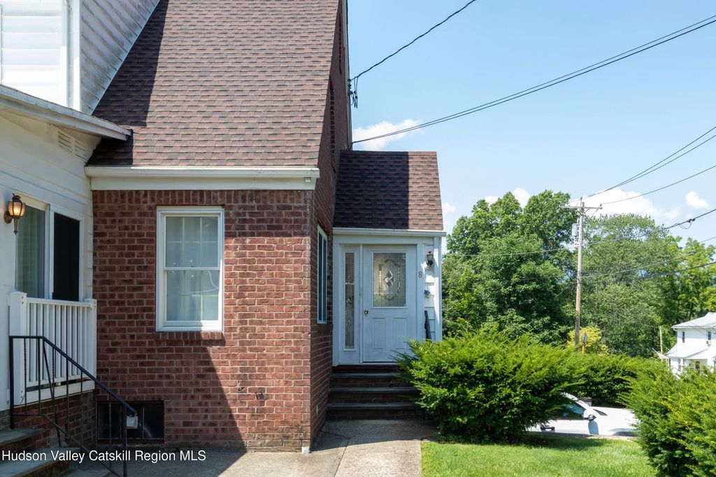 8 Myer Lane Unit B, Saugerties