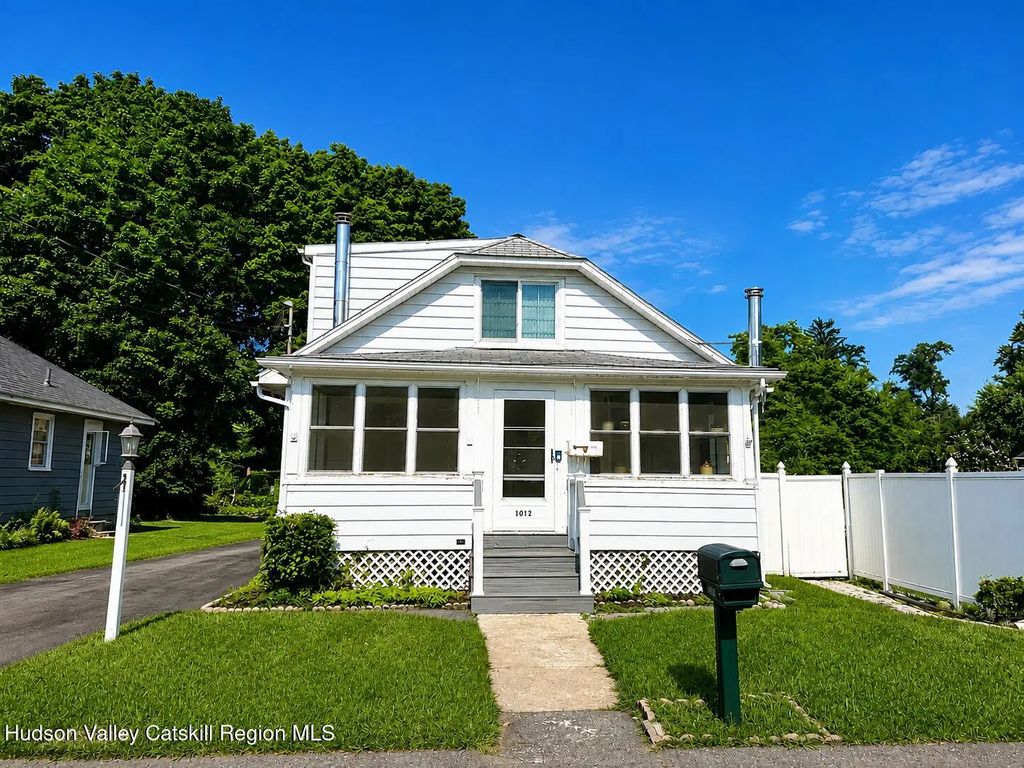 1011 Columbia Street, Kingston