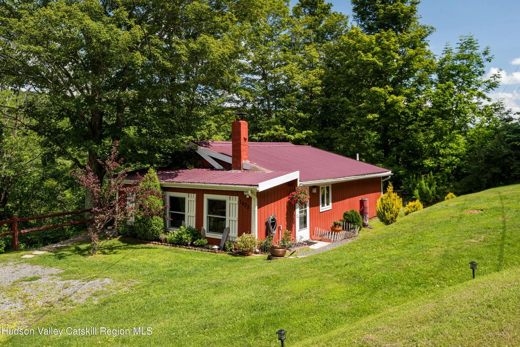 1425 County Road 2, Prattsville