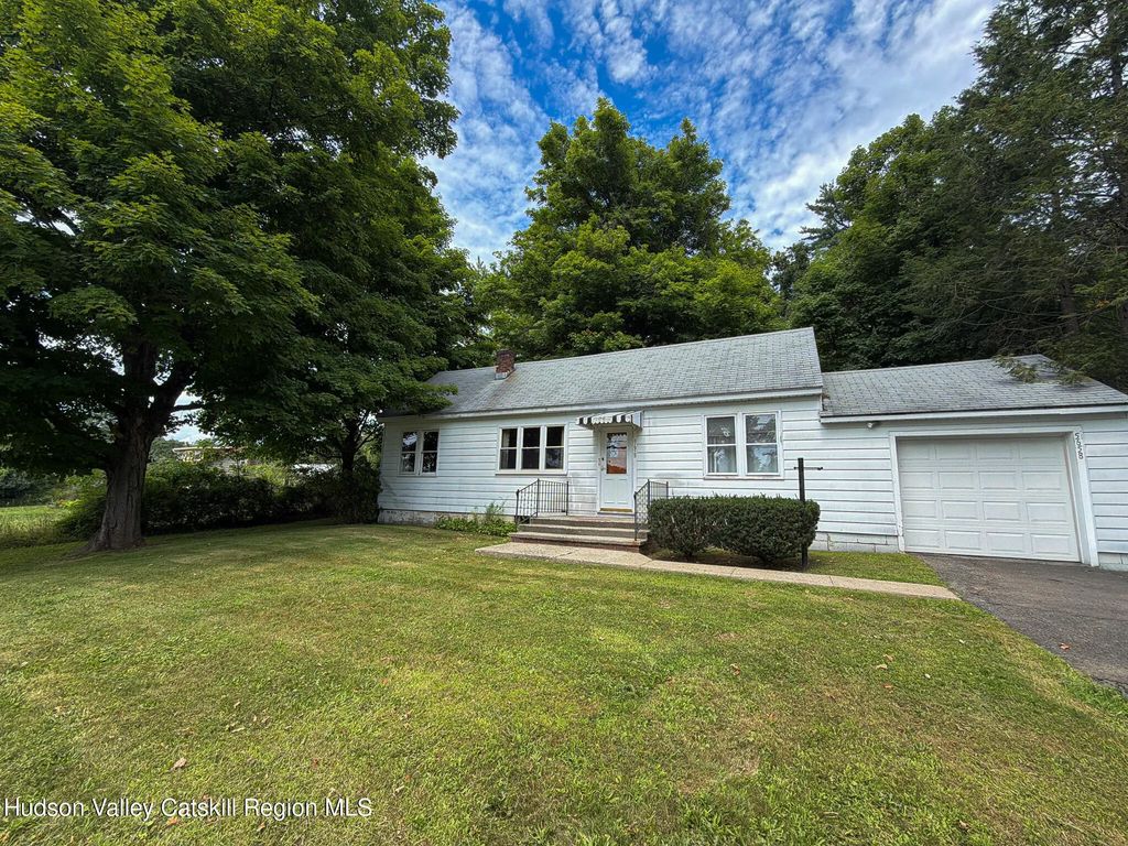 5658 New York 81, Greenville