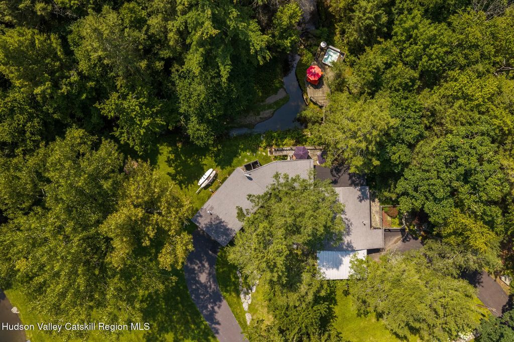 461 New York 203, Spencertown