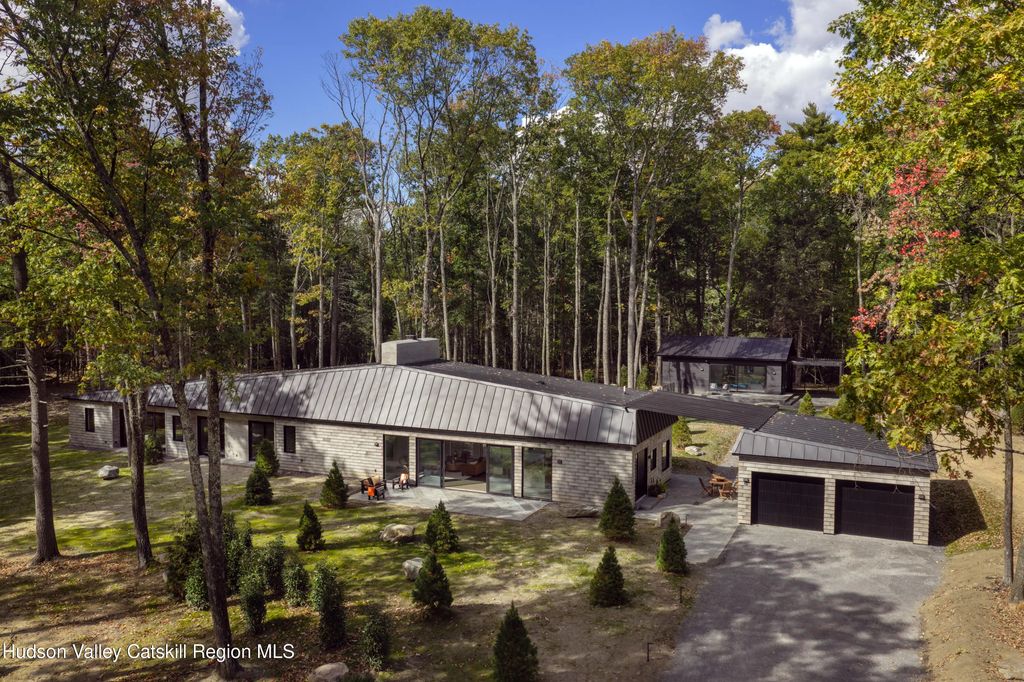 112 Mill Road, Stone Ridge