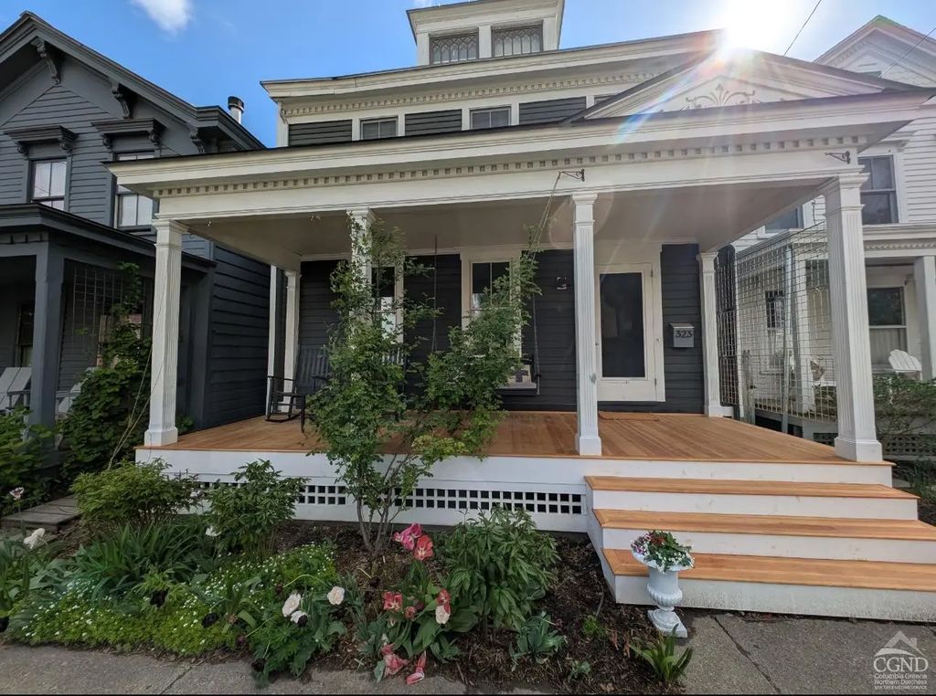 323 Union Street, Hudson
