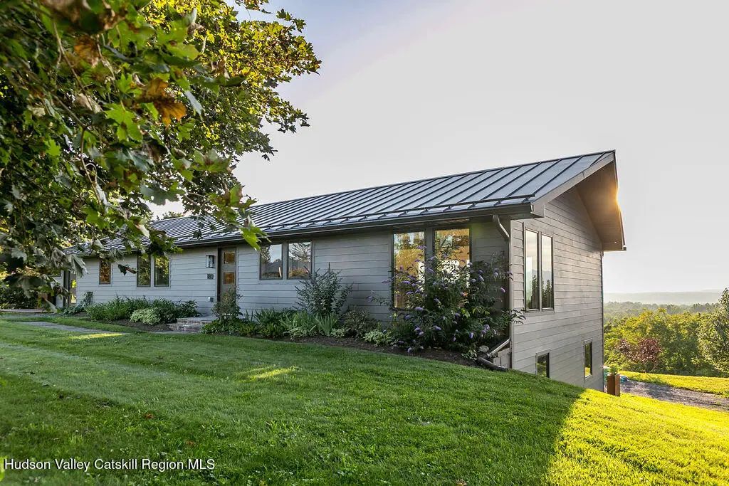 180 Hill Top Road, Germantown