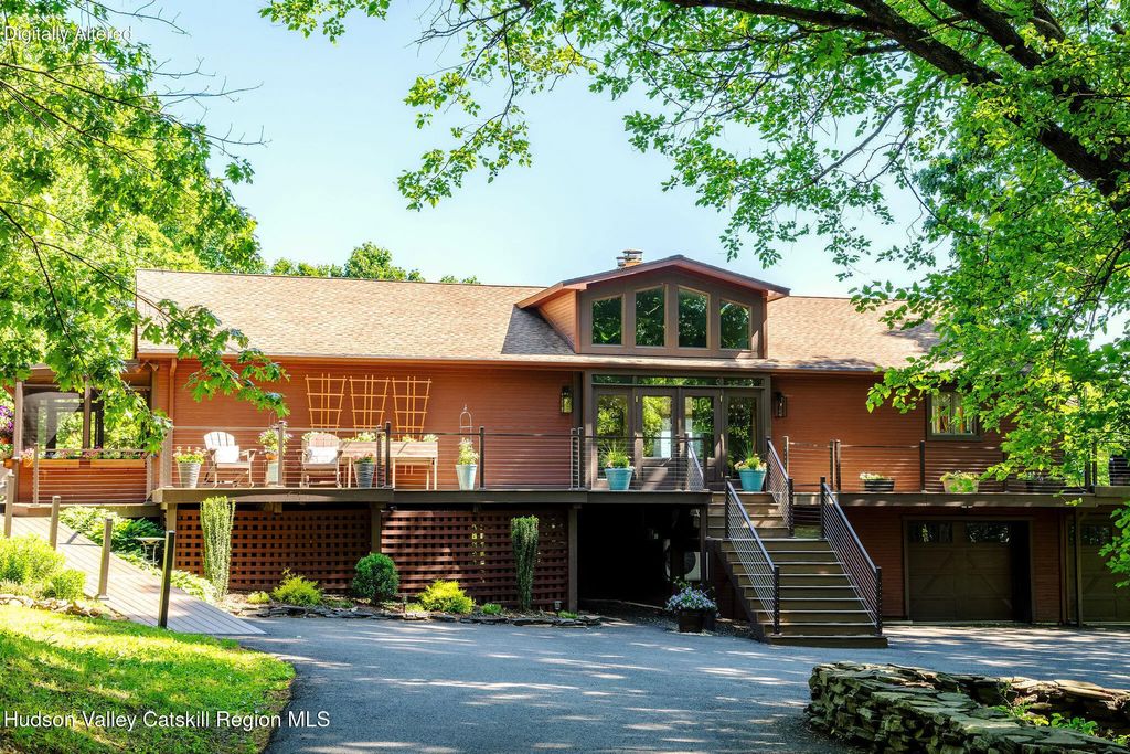 322 Schultz Lane, Kingston