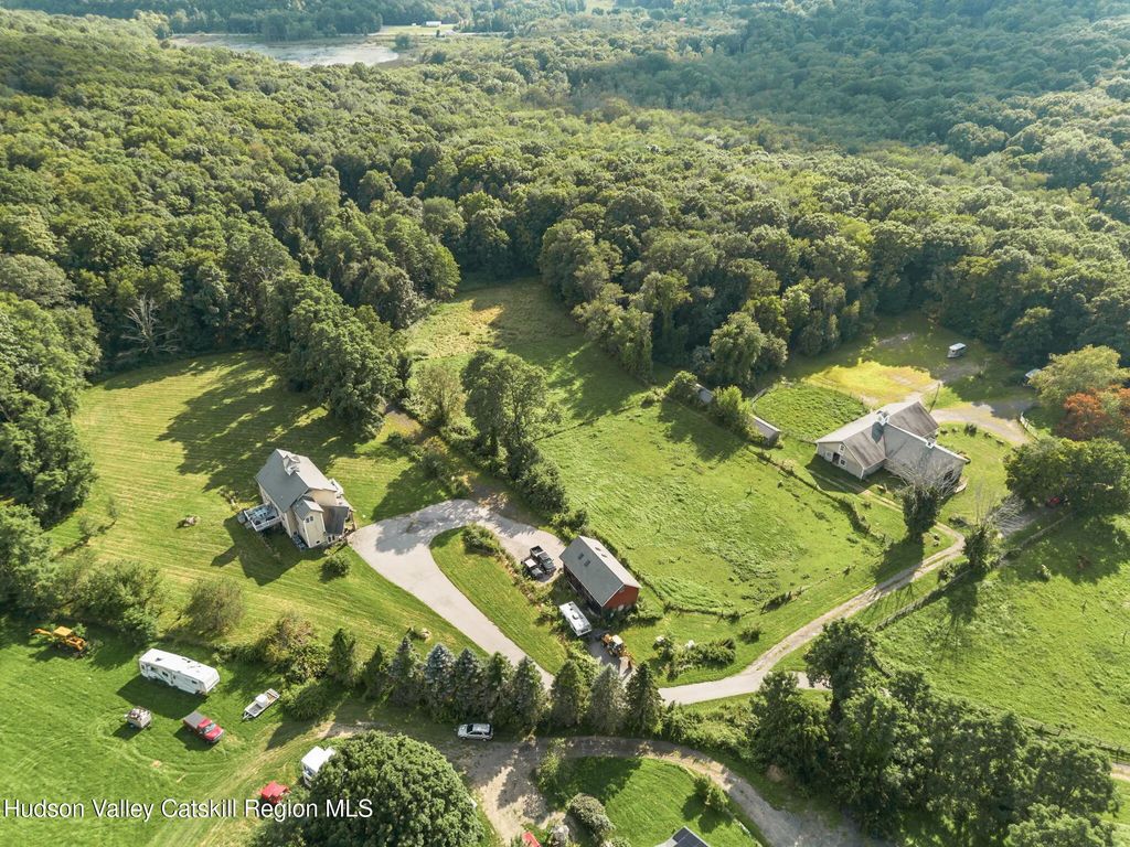 42-45 Blackstone Ridge, Holmes