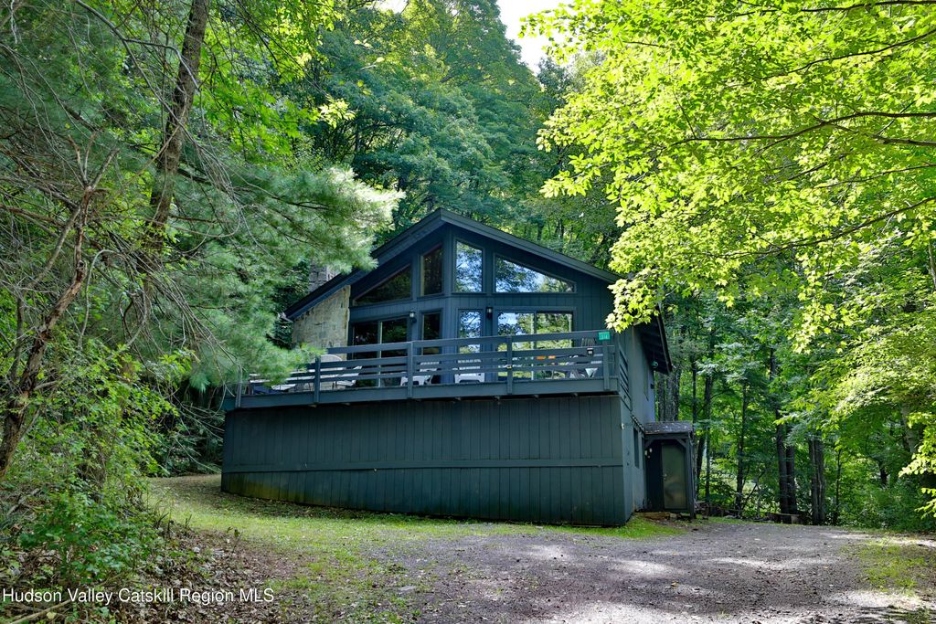 316 Diamond Notch Road, Lanesville
