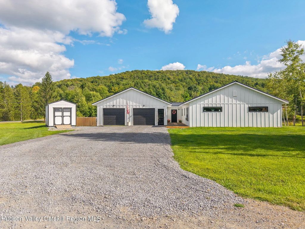 148 Richmond Heights, Richmondville