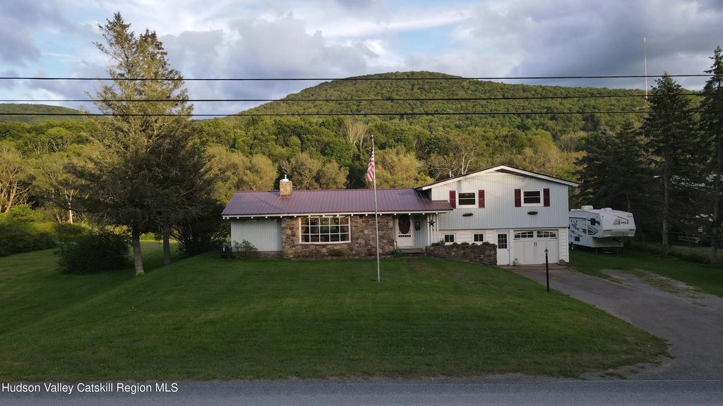 2000 County Road 41, Roxbury