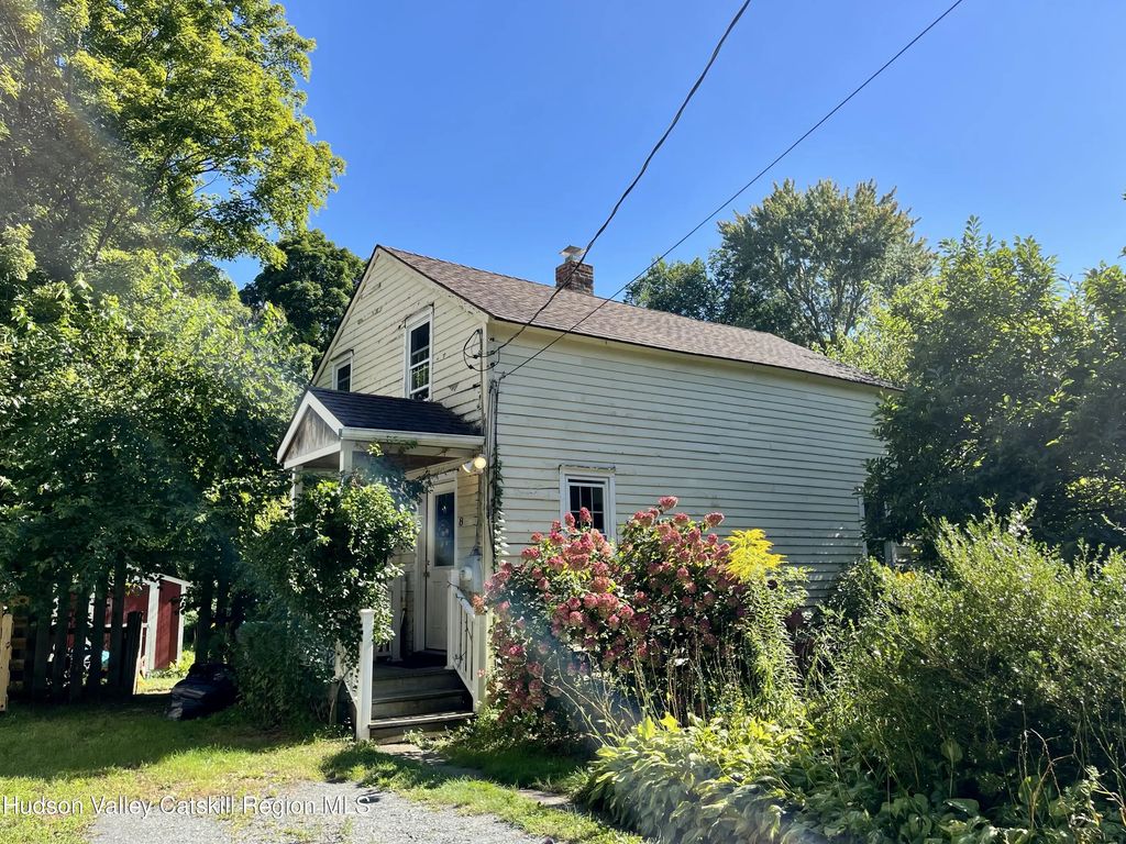 8 Railroad Avenue, Kinderhook