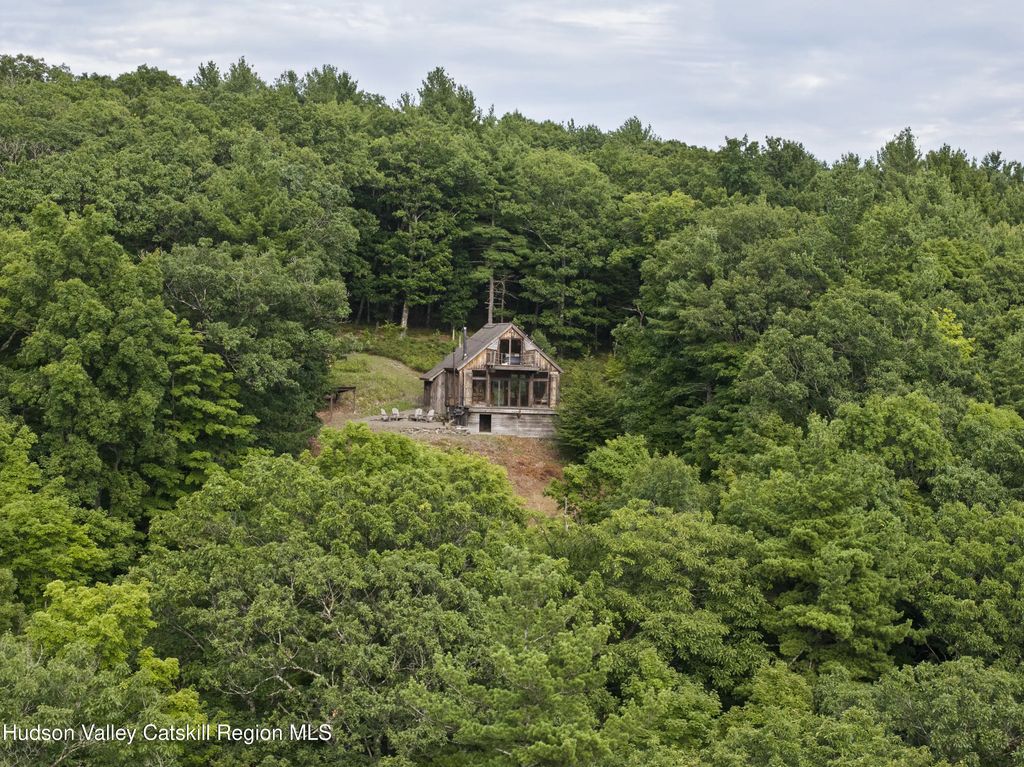 790 W End Road, Hillsdale