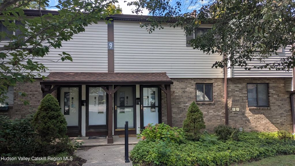 238 Village Court, Kingston