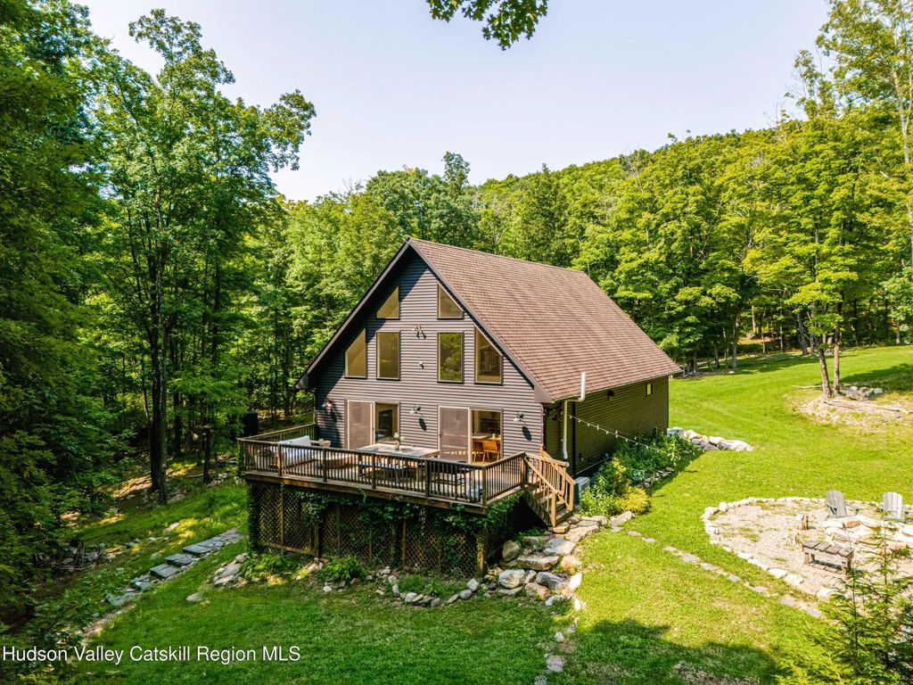 858 Roosa Gap Road, Bloomingburg