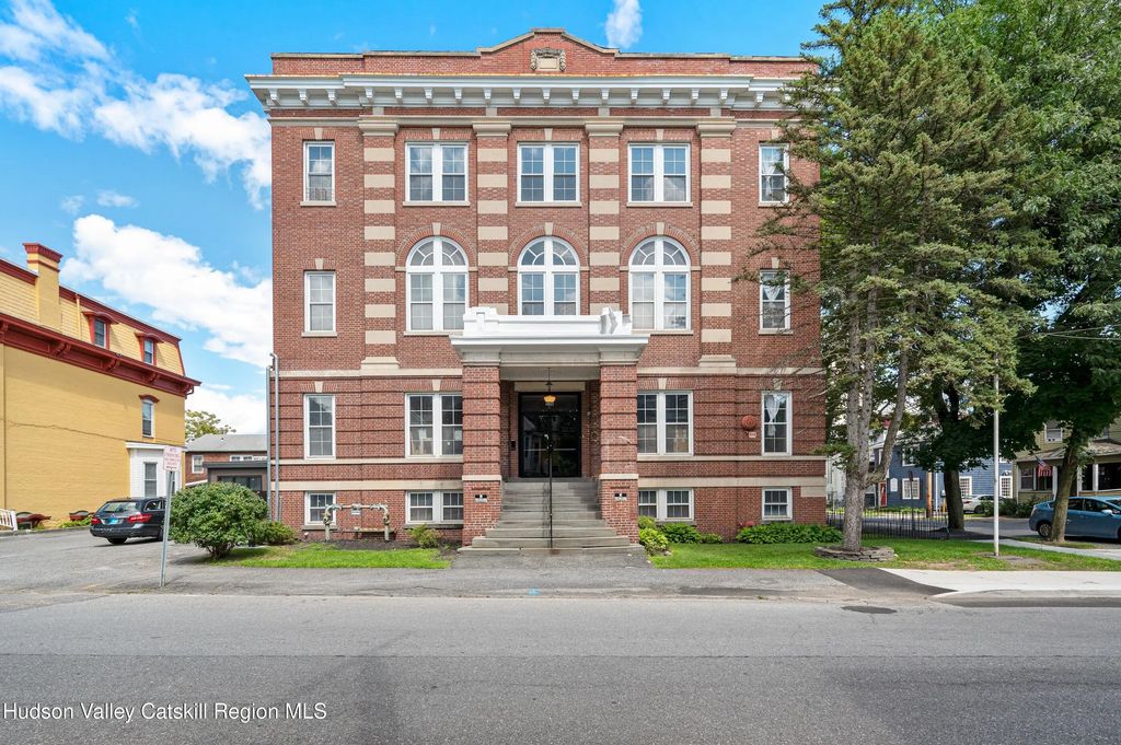 236 Wall Street 101, Kingston
