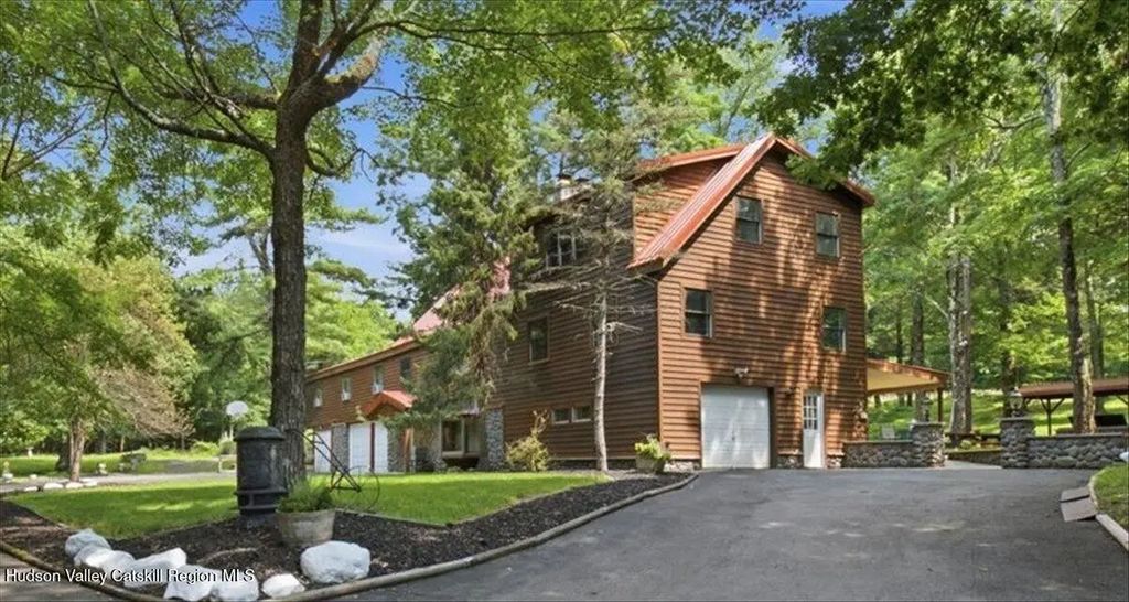 31 Favorito Road, Round Top