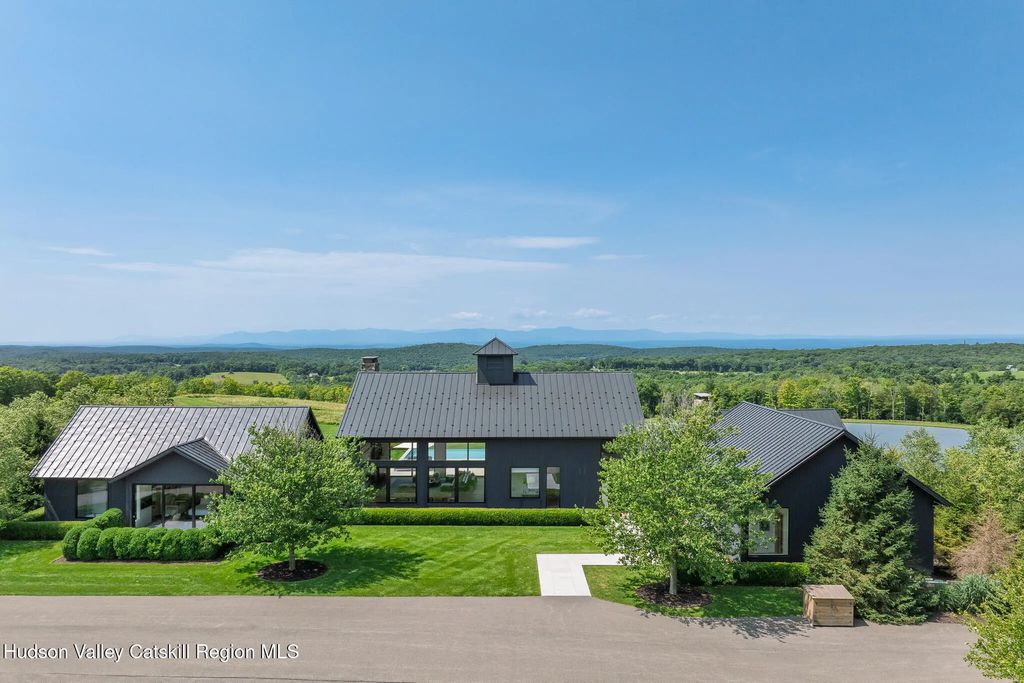 21 Schoolhouse Road, Hillsdale