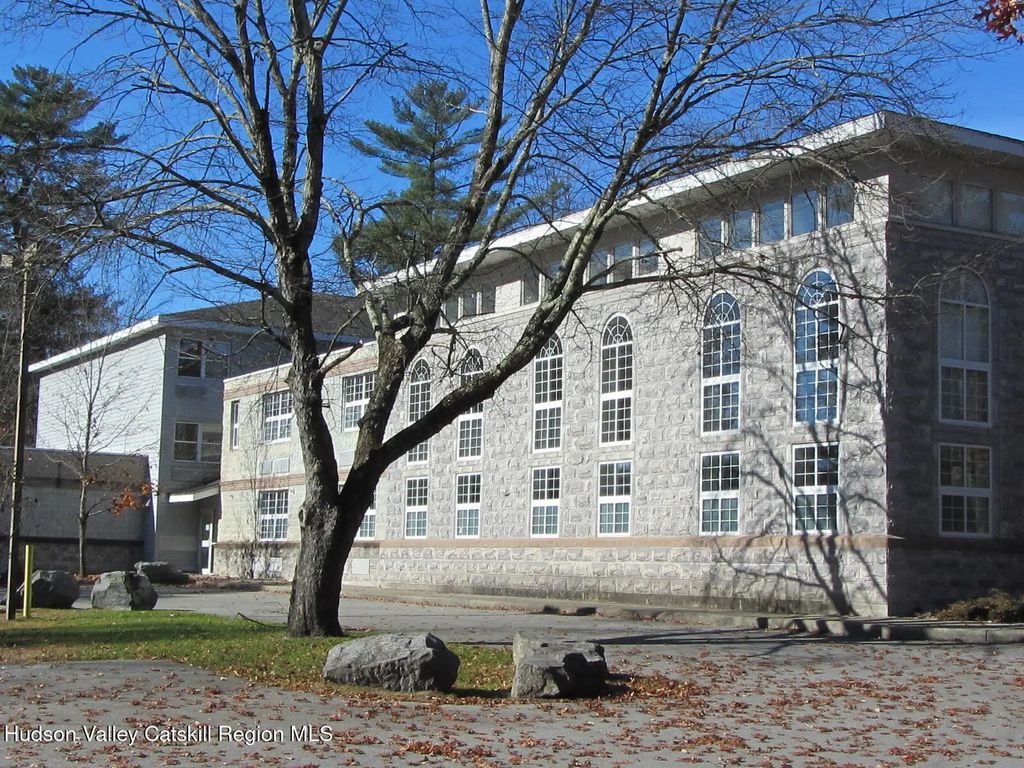 1 Veterans Way, Saratoga Springs