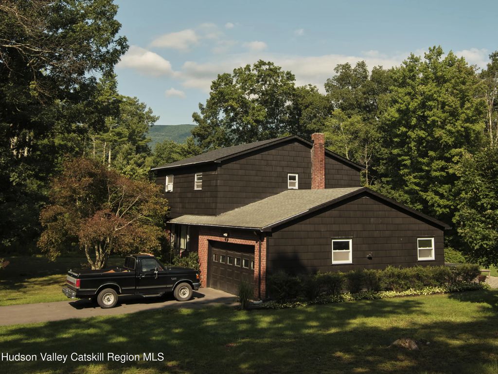 52 Fawn Road, Saugerties