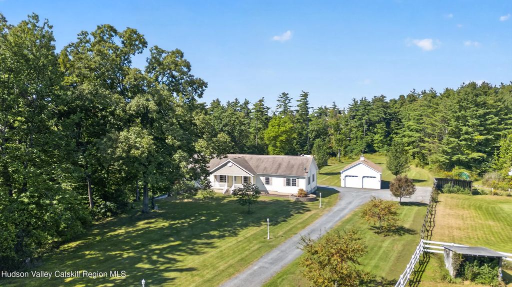 5 Den Besten Way, Castleton