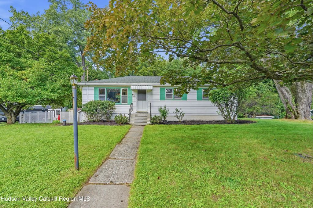 529 Lakeview Terrace, Kingston