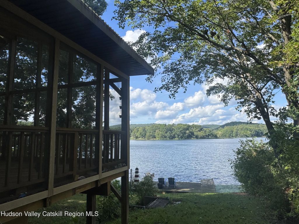 63 Lakeshore Drive, Copake