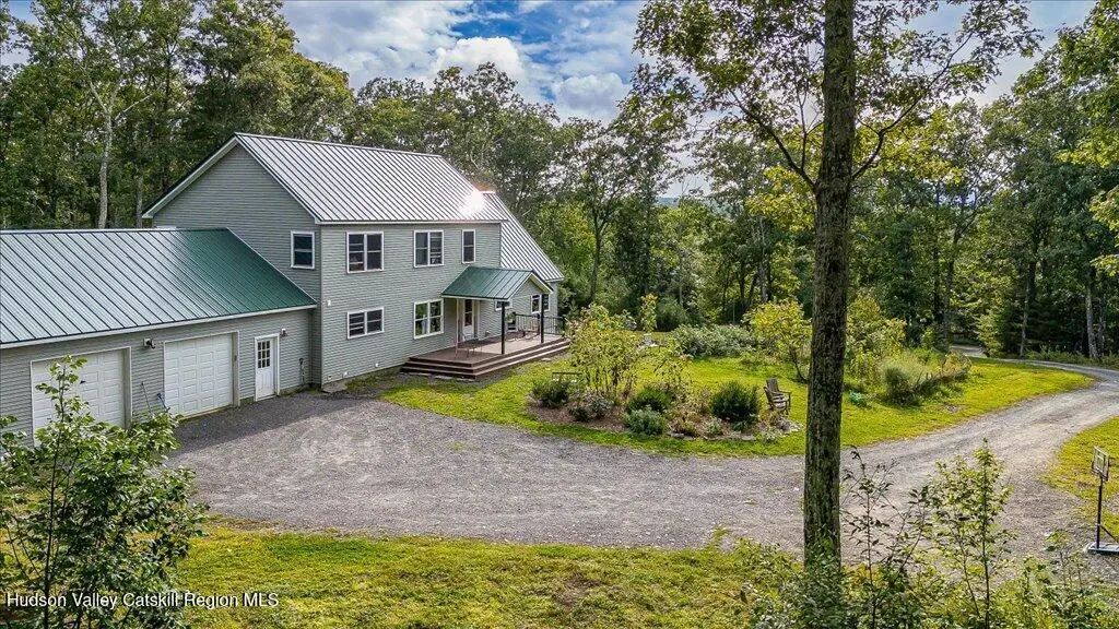 325 Woods Road, Kingston