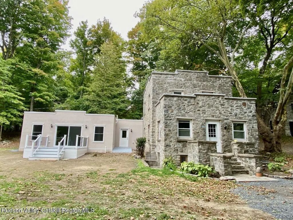 563 Old Indian Road, Milton