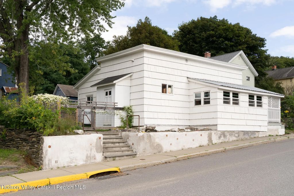 4 Summit Street, Philmont