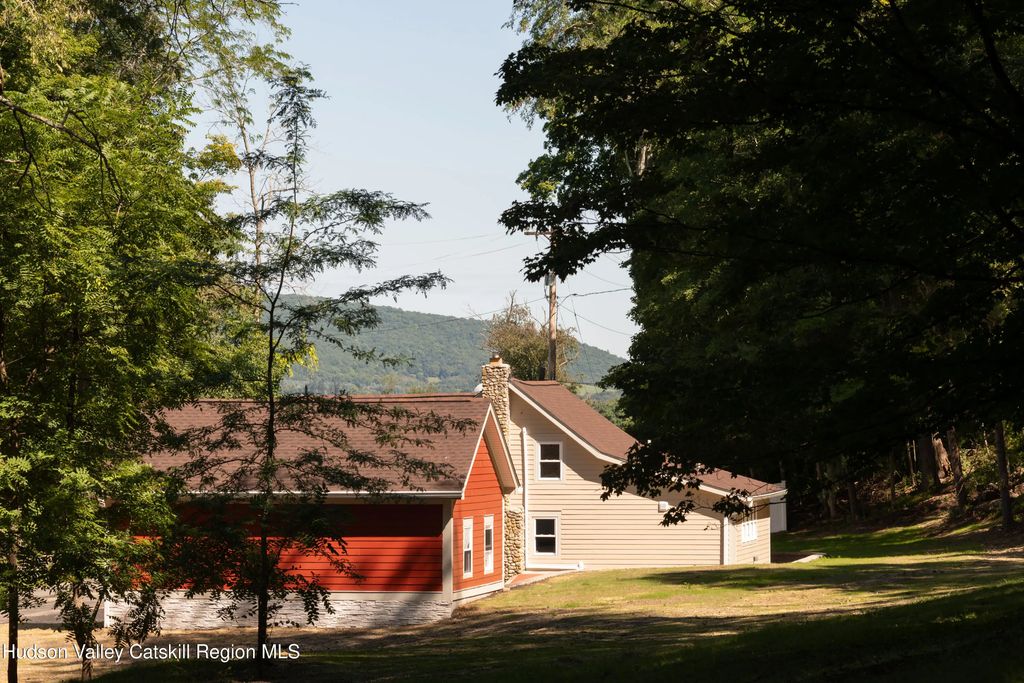 156 Farm Road, Copake