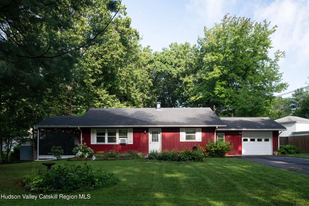 303 Sepasco Lake, Rhinebeck