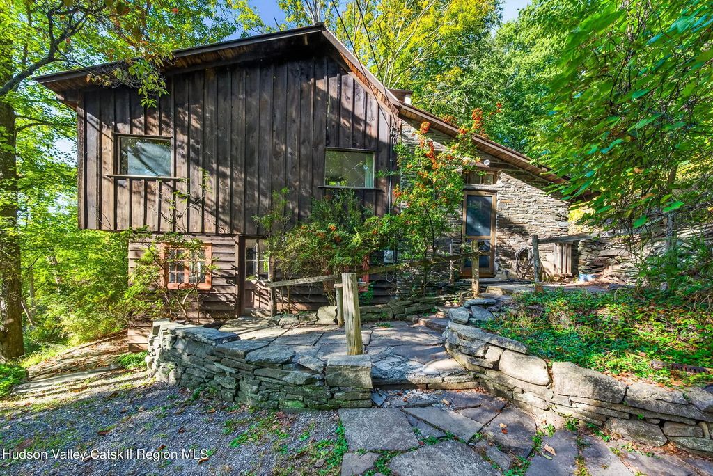 28 Ballantine Lane, Woodstock