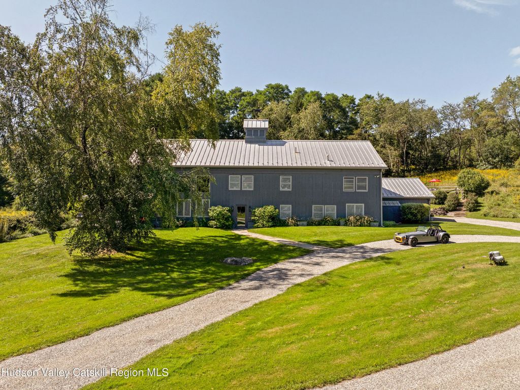 823 N Quaker Hill Road, Pawling