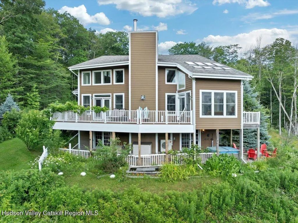 107 Wilderness Way, Stephentown