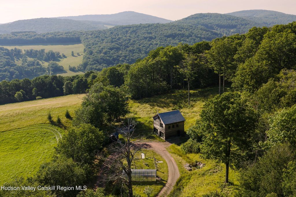 377 Reinertsen Hill Road, Bovina Center