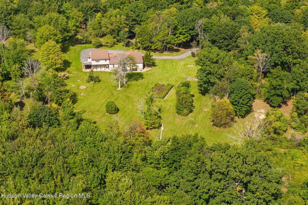 915 Palmer Road Extension, Craryville