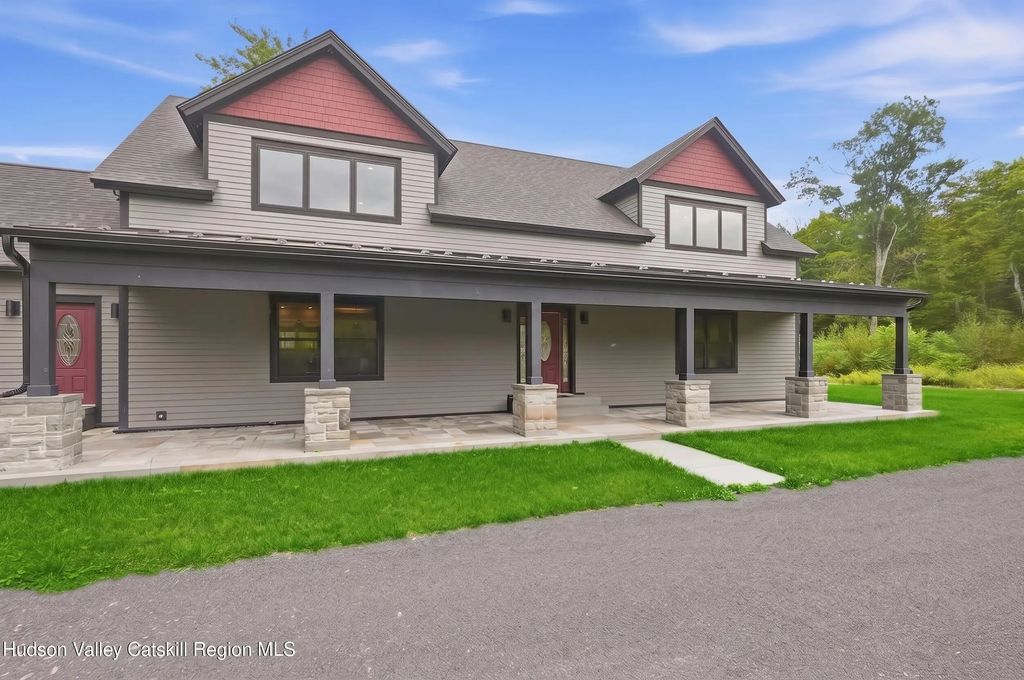 4390 New York 32, Catskill