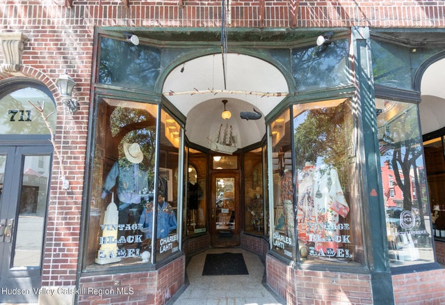 711 Warren Street East, Hudson