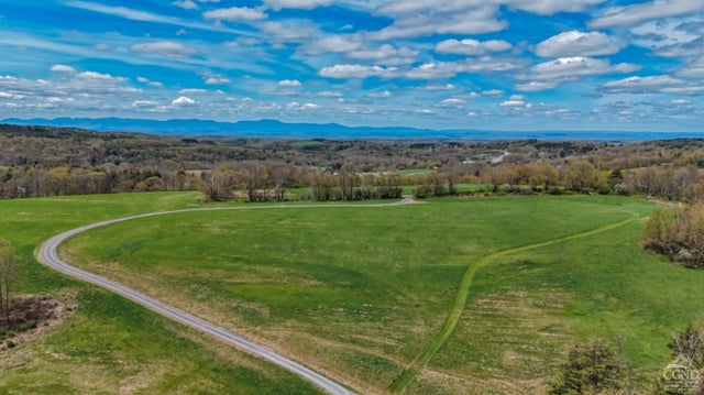 Iron Hill Road, Austerlitz