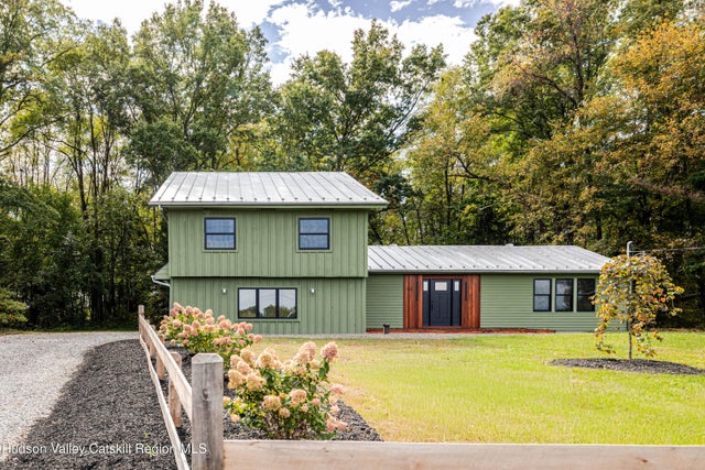 84 Rockefeller Lane, Red Hook