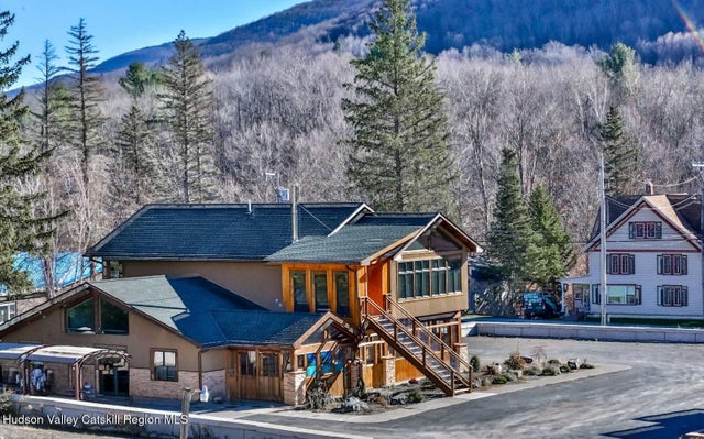 8216 New York 23a, Hunter