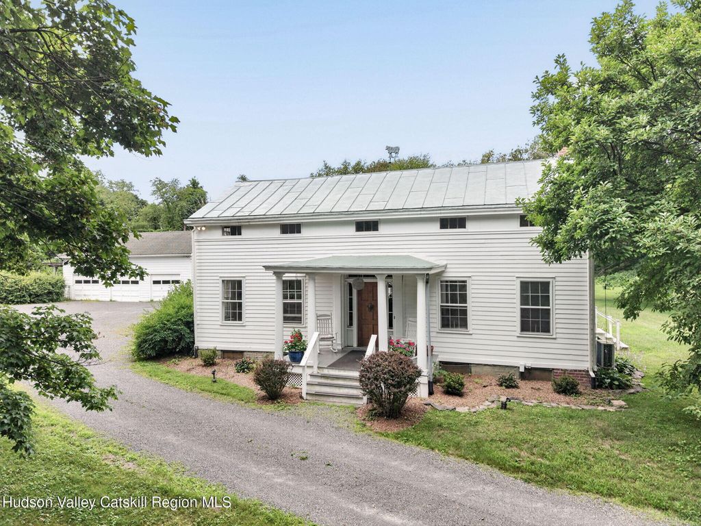 210 Middle Road, Hudson