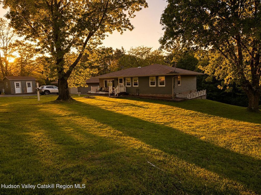 825 County Route 51, Coxsackie